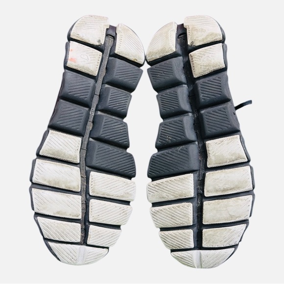 On Running Women’s Black Athletic Shoes. On Cloud X Running Sneakers - Picture 7 of 10